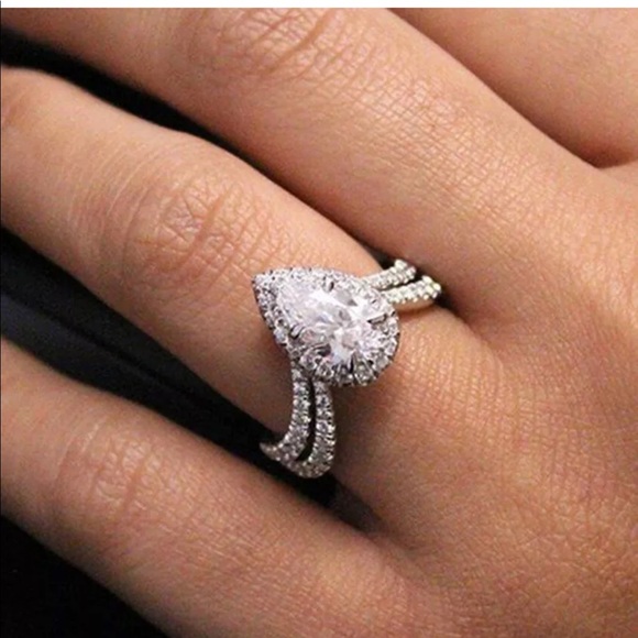 Jewelry - New White Gold Plated Delicate Water Drop Ring